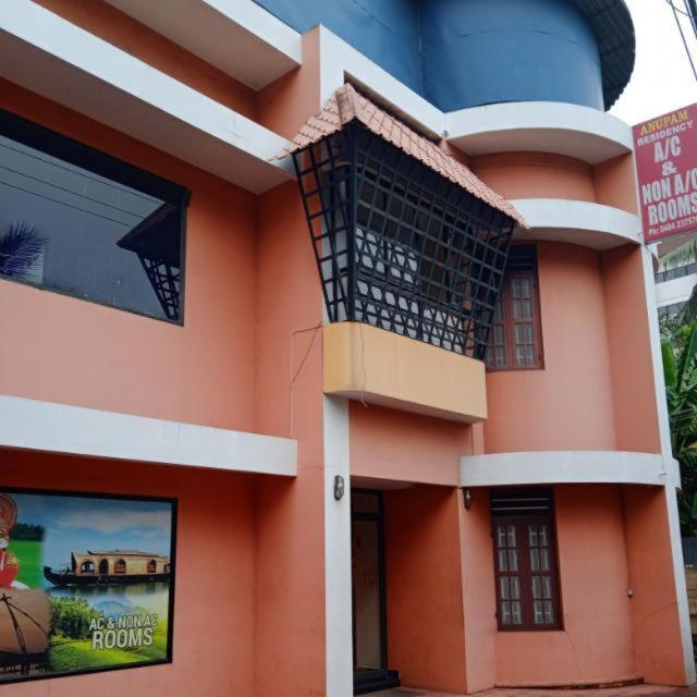 מלון Kochi Anupam Residency מראה חיצוני תמונה
