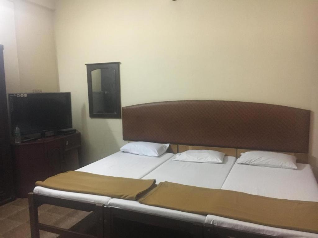 מלון Kochi Anupam Residency מראה חיצוני תמונה